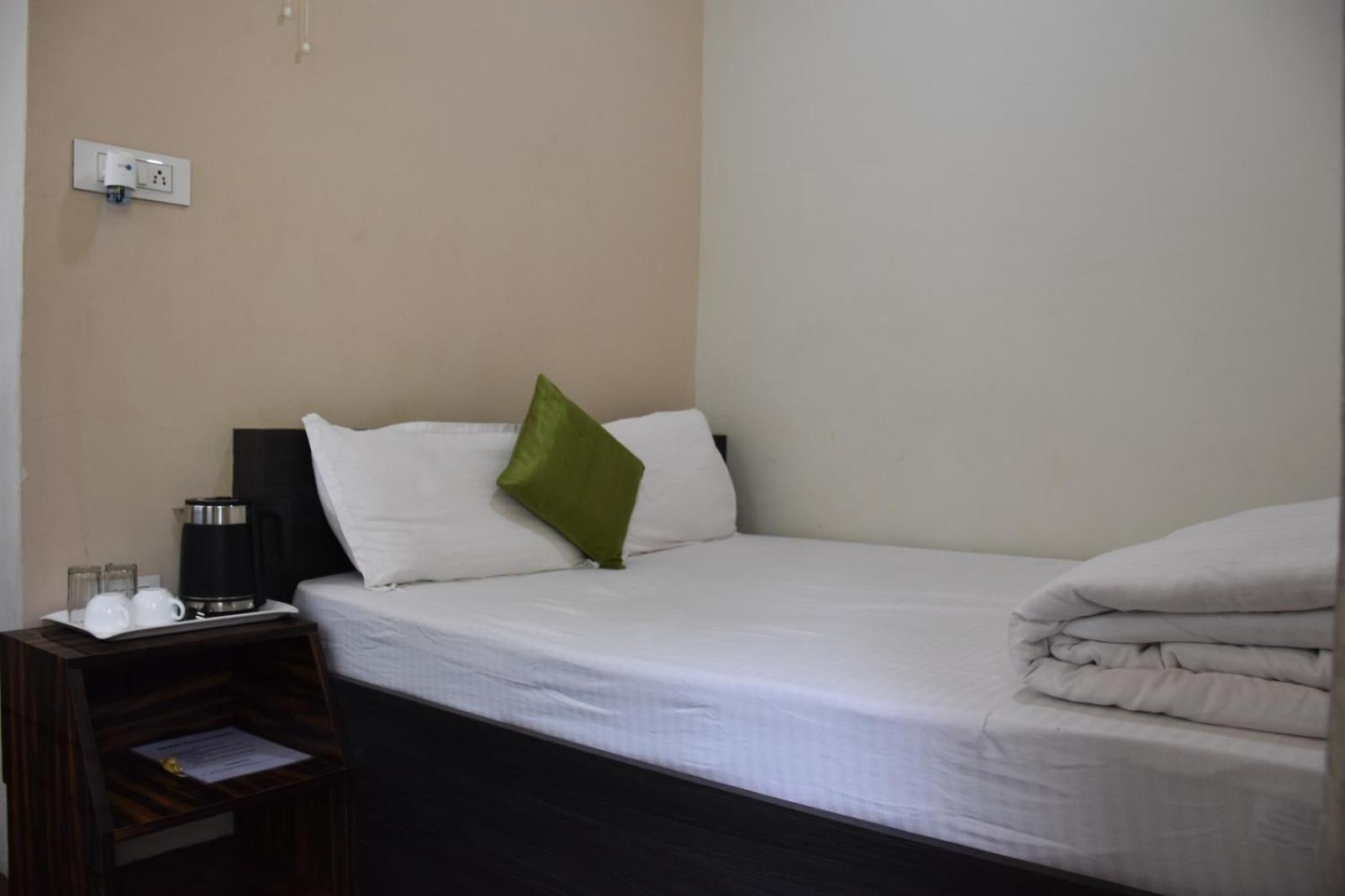 Rolyda Guest House Шилонг Екстериор снимка